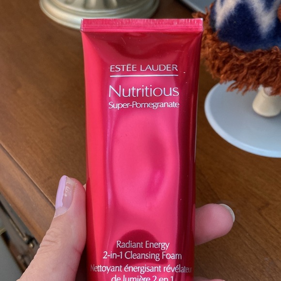 Estée Lauder Nutritious radiant energy 2-in-1 cleansing foam 125ml - Picture 2 of 4